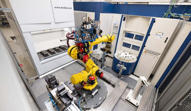 Roboterzelle von GROB im Einsatz bei Wessel Hydraulik